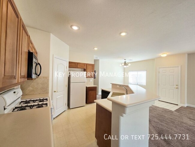 Building Photo - 3 BEDROOM TOWN-HOME IN NORTHWEST LAS VEGAS...