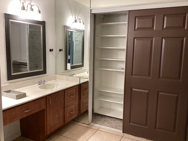 Building Photo - 11727 SW 107th Ln