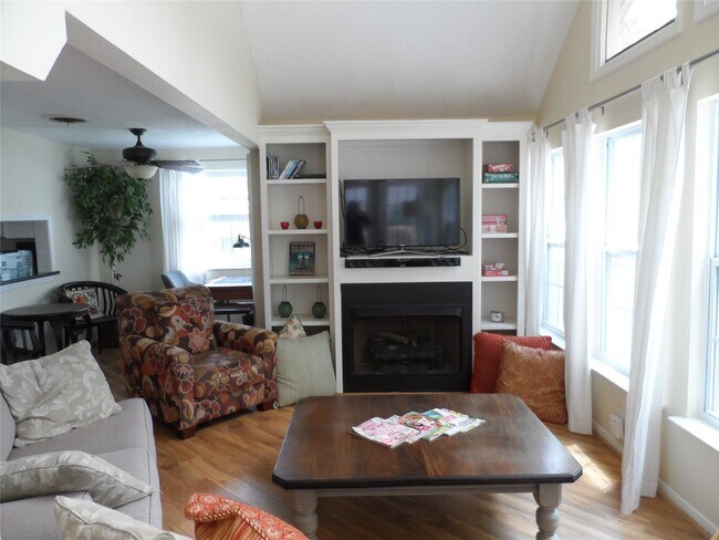 Building Photo - 13545 Northshore Loop