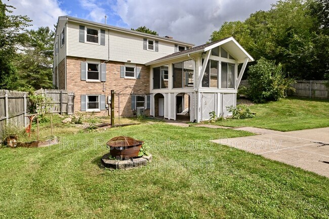 Building Photo - 1280 Linwood Ave SW