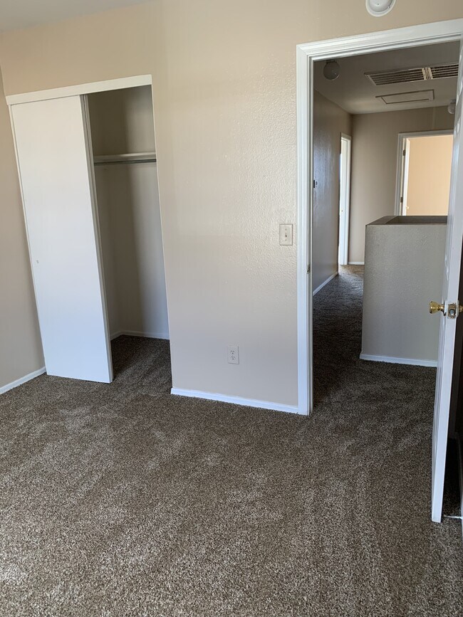 Building Photo - 6796 S Parliament Dr