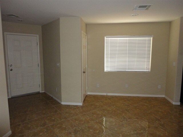 Building Photo - 6473 Karlsen Ct