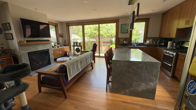 Building Photo - Incredible Enlarged Home Close to Downtown...