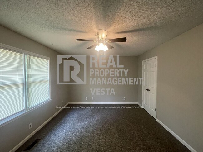 Building Photo - 102 River Chase Court-