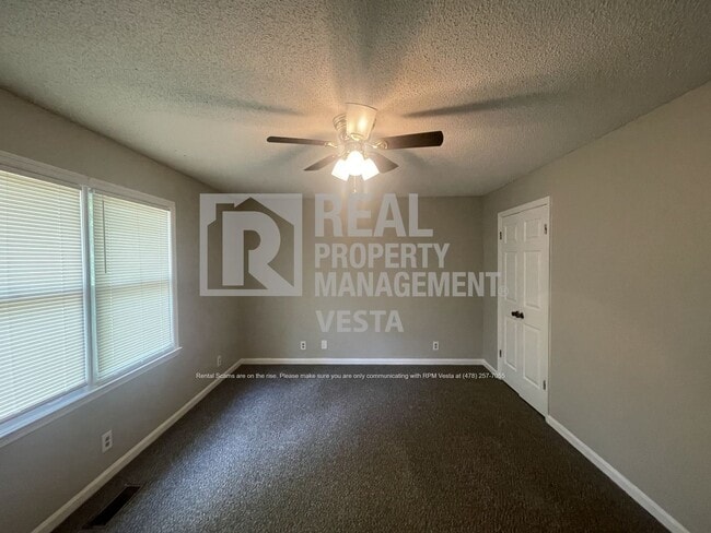 Building Photo - 102 Riverchase Ct
