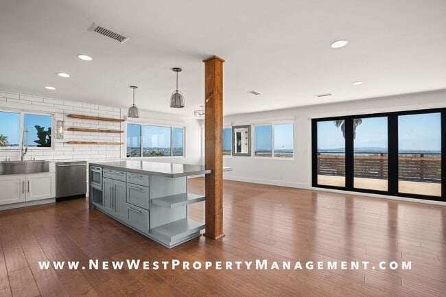 Building Photo - Exquisite Pacific Beach 4 bedroom located on a quiet cul-de-sac in the coveted Floral Terrace com...