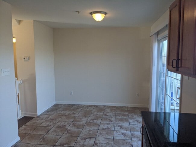 Building Photo - 3 Bedroom Townhouse For Rent in Charming Waynesboro, PA