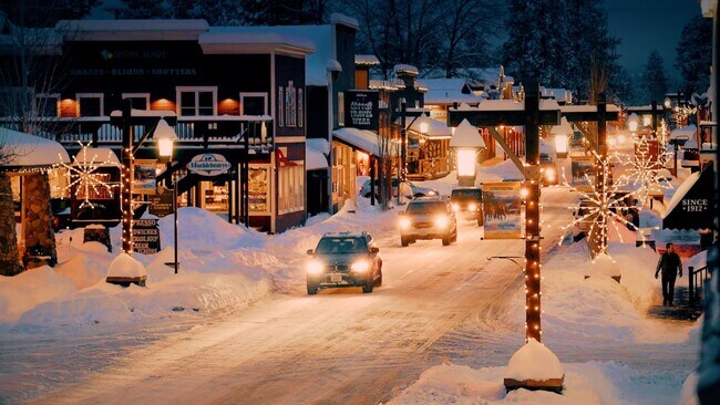 Building Photo - 190 - Adams Street Apartments - "The Canoe Club" Bldg 3