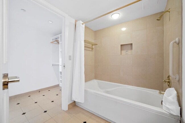 Building Photo - 848 Pacific Ave