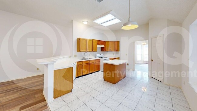 Building Photo - 733 Rockett Ln