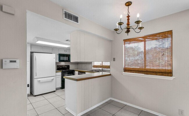 Building Photo - Live Where Convenience Meets Comfort in La...