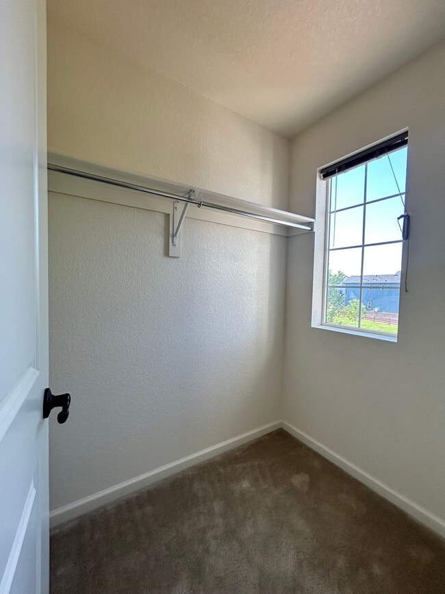 Building Photo - Spacious 5-Bedroom House with Large Fenced Yard