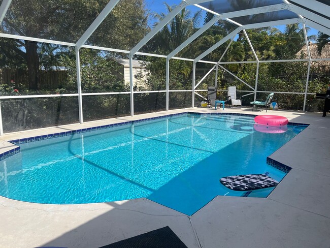 Building Photo - Spacious 4/3 FURNISHED POOL home with room...