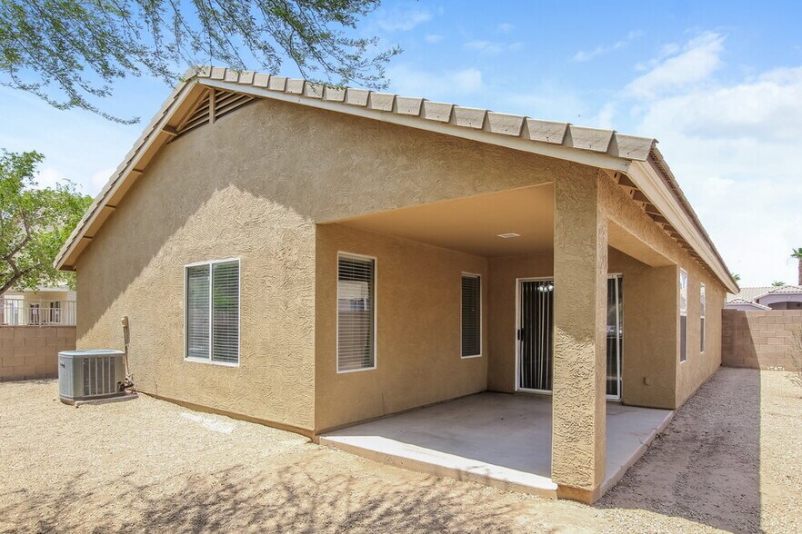 Building Photo - 6537 W Hilton Ave