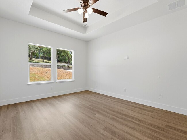 Building Photo - 609 Elm St