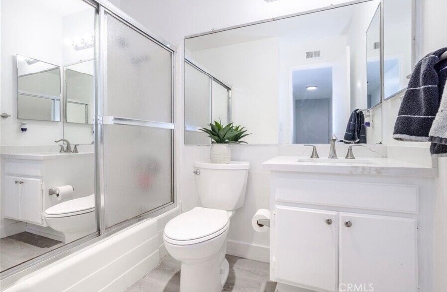 Building Photo - 19221 Sherman Way