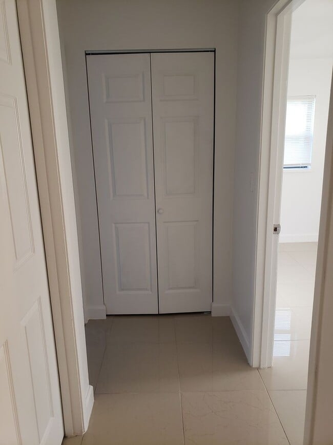 Building Photo - 3 bedroom 2 bath home