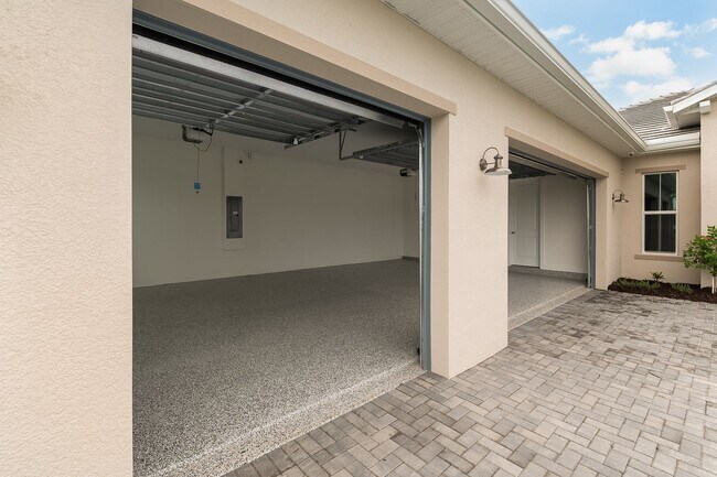 Building Photo - Exquisite 3-Bed 3.5-Bath Home in Prestigio...