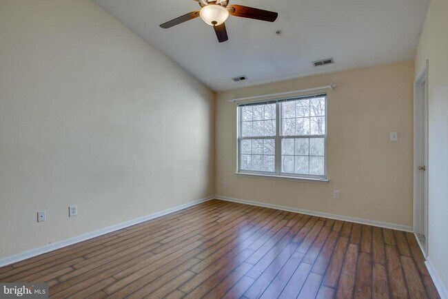 Building Photo - 6042 Blue Point Ct
