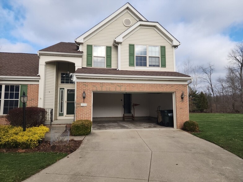 Building Photo - 5514 Hideaway Dr