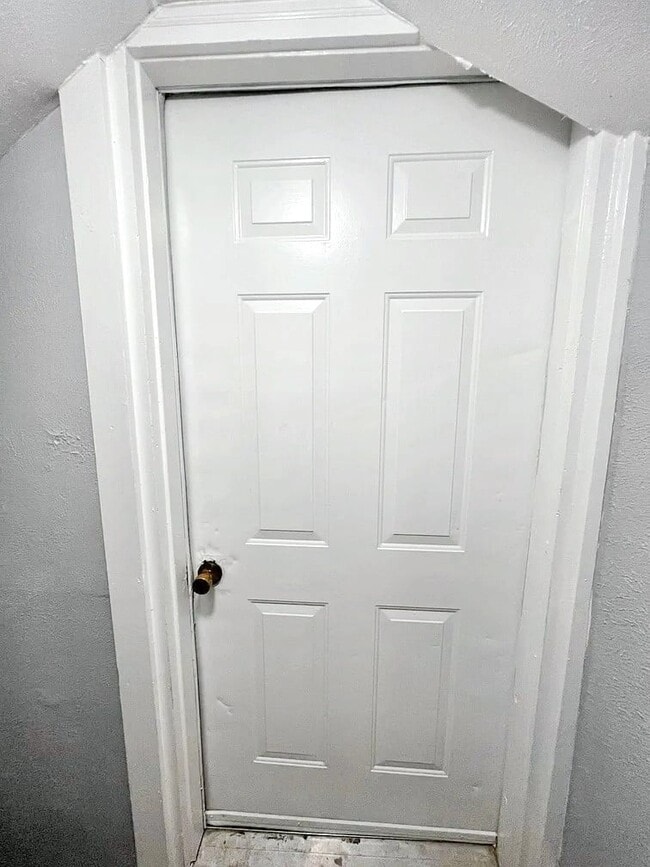 Building Photo - 5637 Birchman Ave