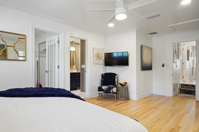 Building Photo - 1804 Pass a Grille Way