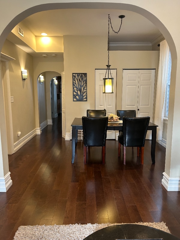 Building Photo - 1916 W Roscoe St