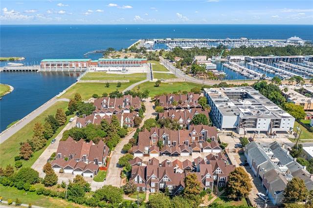 Building Photo - 2 Mariners Cv N