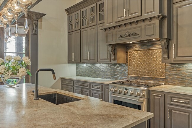 Building Photo - 39 Wycliffe Dr