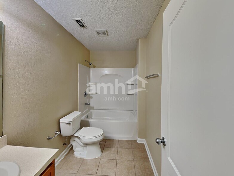 Building Photo - 421 Monet Ave