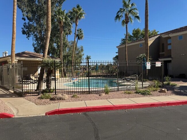 Building Photo - 2 bedroom Mesa Condo rental