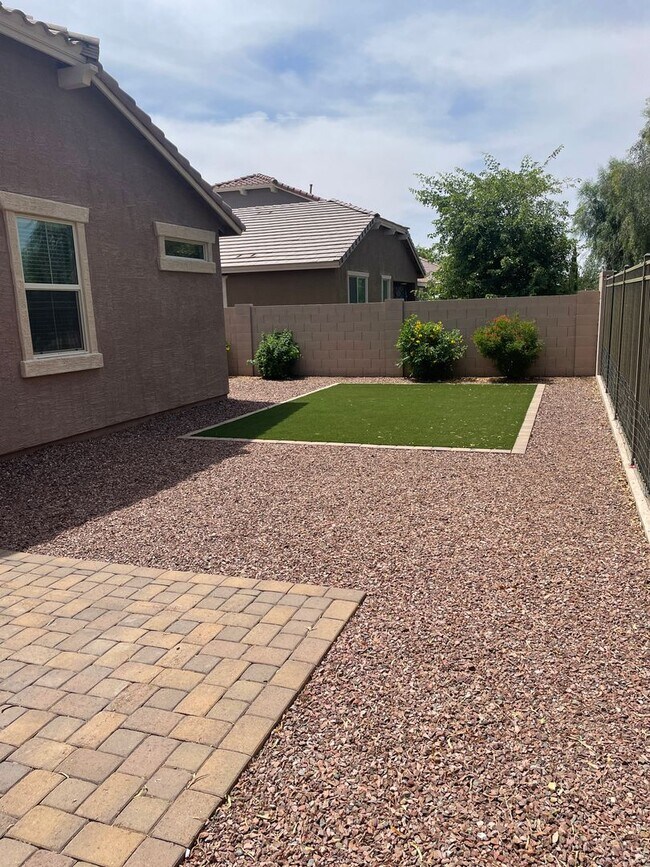 Building Photo - 5 Bedroom/3 Bath Home in Chandler!