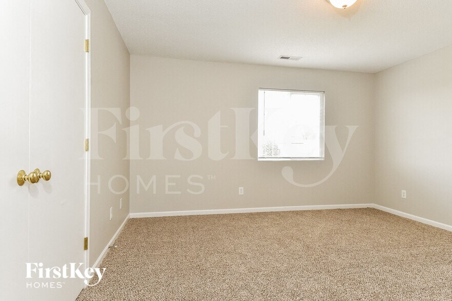 Building Photo - 800 Stockport Way