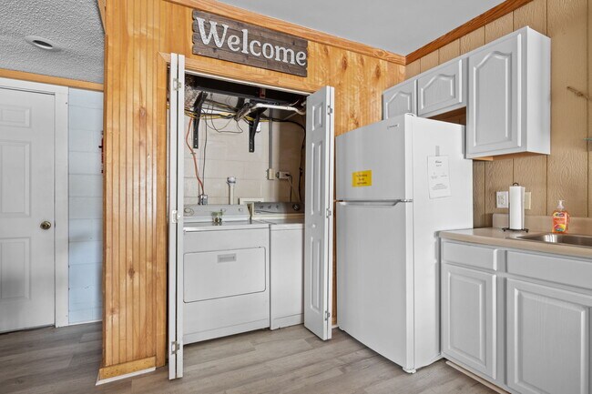 Building Photo - 360 Island Rd