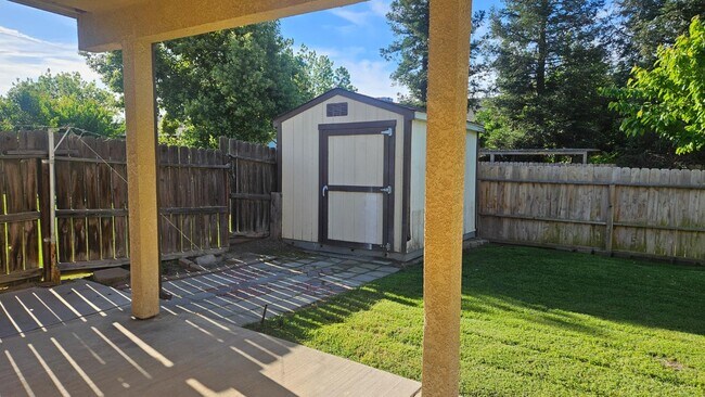 Building Photo - 580 W Sunset St