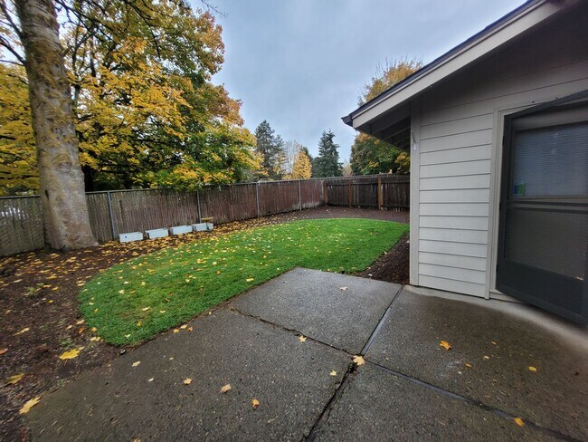 Building Photo - 5085 Kaufman Loop SE