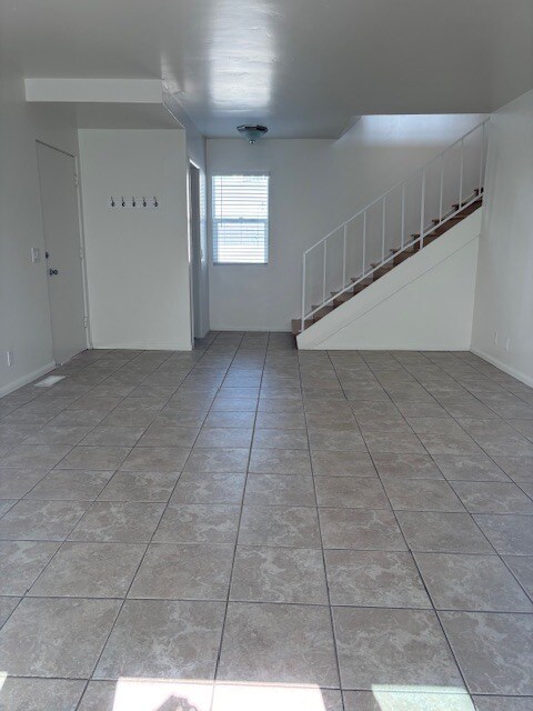 Building Photo - 641 Loma Dr