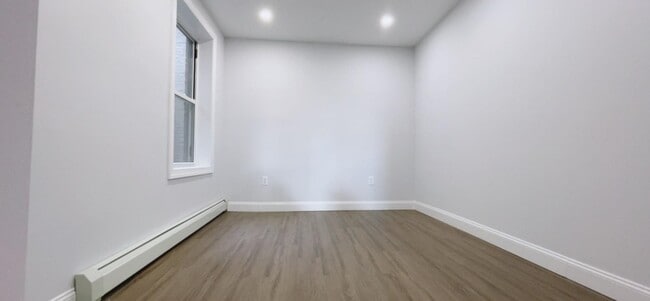 Building Photo - 66 Romaine Ave