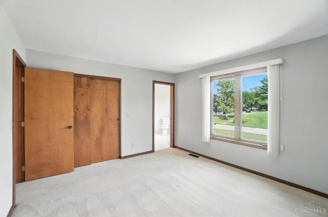 Building Photo - Luxury, Privacy, and Convenience All in One!