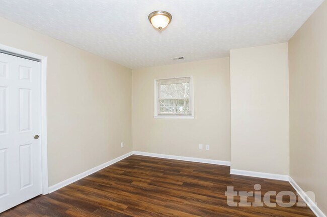 Building Photo - 711 Vickery Dr