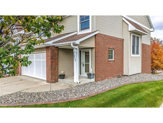 Primary Photo - 926 Ramsey St