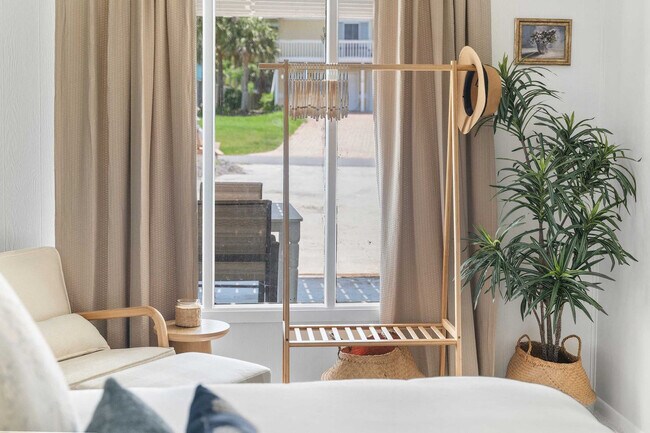 Building Photo - 108 Zamora St