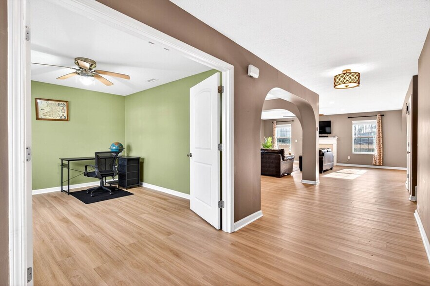 Building Photo - 1961 Creek Bank Dr