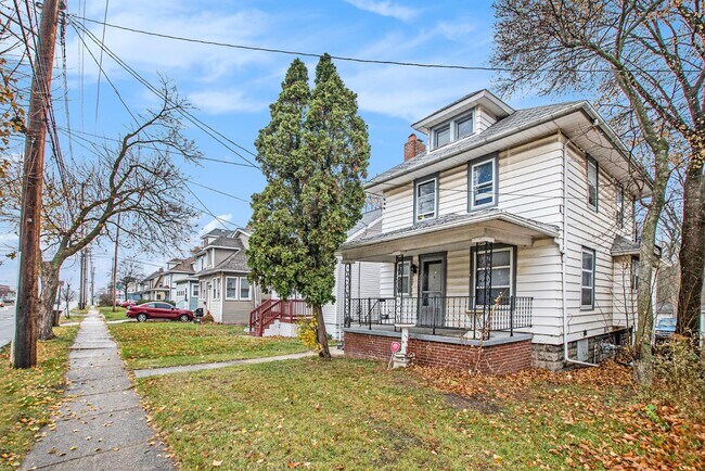 Building Photo - 209 E Mt Hope Ave