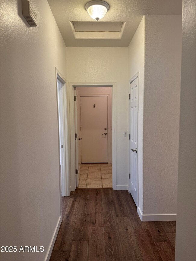 Building Photo - 2633 E Riviera Dr