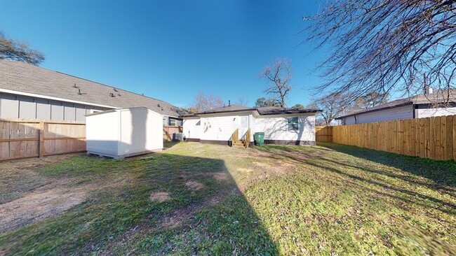 Building Photo - 6801 Greenhurst St