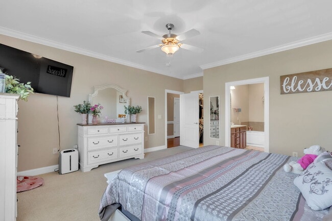 Building Photo - 124 Gallery Dr