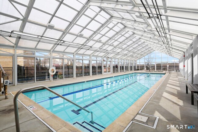 Building Photo - 302 Center Meadow Ln