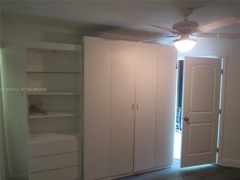 Building Photo - 1101 River Reach Dr