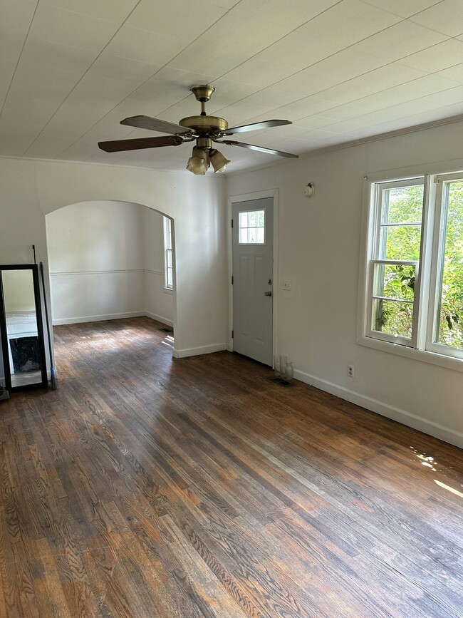 Building Photo - 2501 Redwood St
